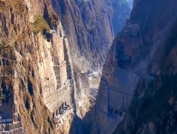 為建烏東德水電站，在峽谷底部挖90米深洞穴，用來干嘛的？