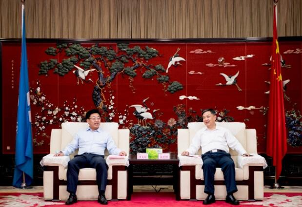 溫樞剛會見云南能投集團黨委書記、董事長段文泉