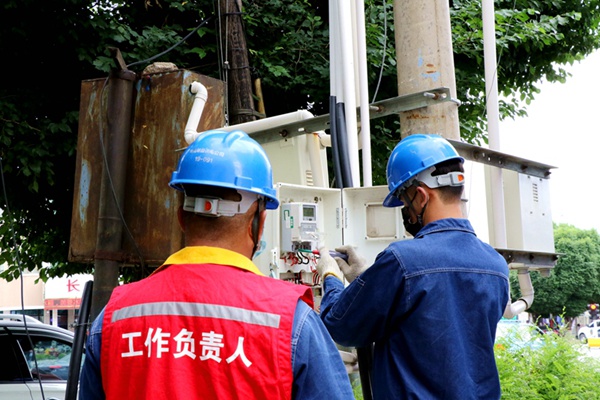 國網(wǎng)伊犁供電公司：嚴抓“小”現(xiàn)場，推進“大”安全