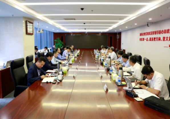 錢智民會(huì)見鞍鋼集團(tuán)董事長、黨委書記譚成旭