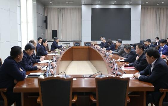 鄧建玲與唐山市委副書記、市長丁繡峰會談