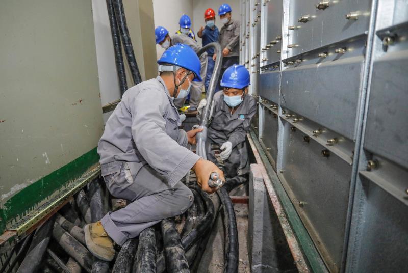 與時間賽跑，為生命加速 電力員工星夜鏖戰(zhàn)為醫(yī)院用電“增容”