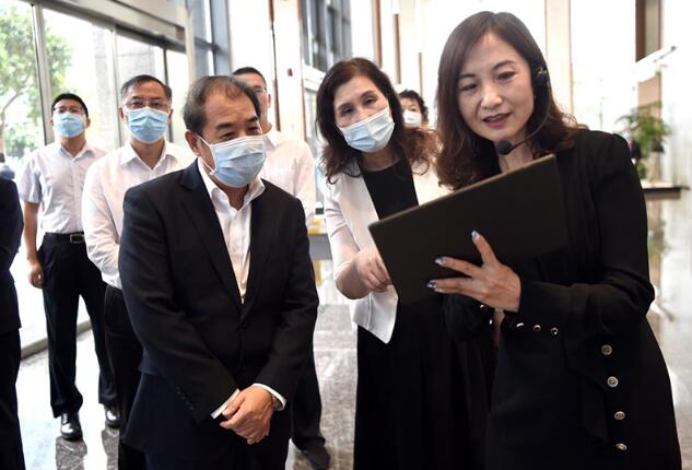 南方電網(wǎng)公司董事長、黨組書記孟振平調(diào)研鼎和保險公司