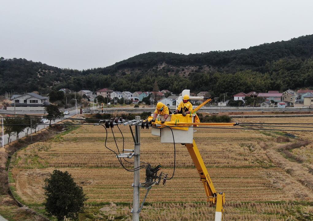 國(guó)網(wǎng)余姚市供電公司：寒潮中配網(wǎng)改造，發(fā)電車保障居民溫暖度冬