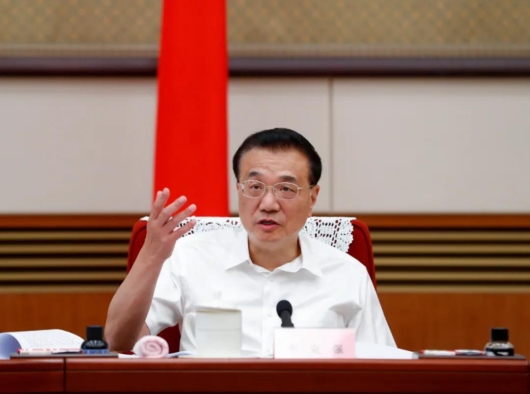 李克強(qiáng)：發(fā)揮西部風(fēng)、光、水電等優(yōu)勢(shì) 建大型清潔能源基地