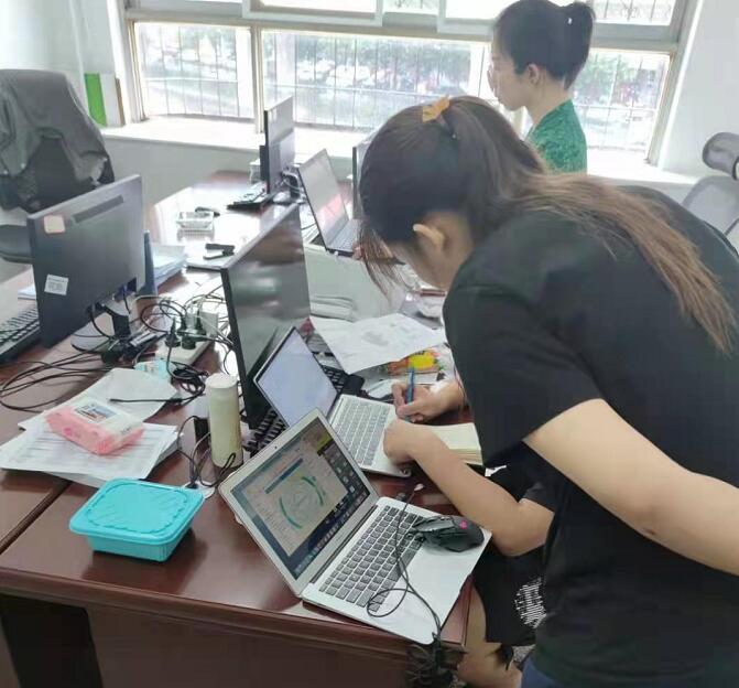 國網(wǎng)信通產業(yè)集團：暴雨中，他們選擇堅守崗位