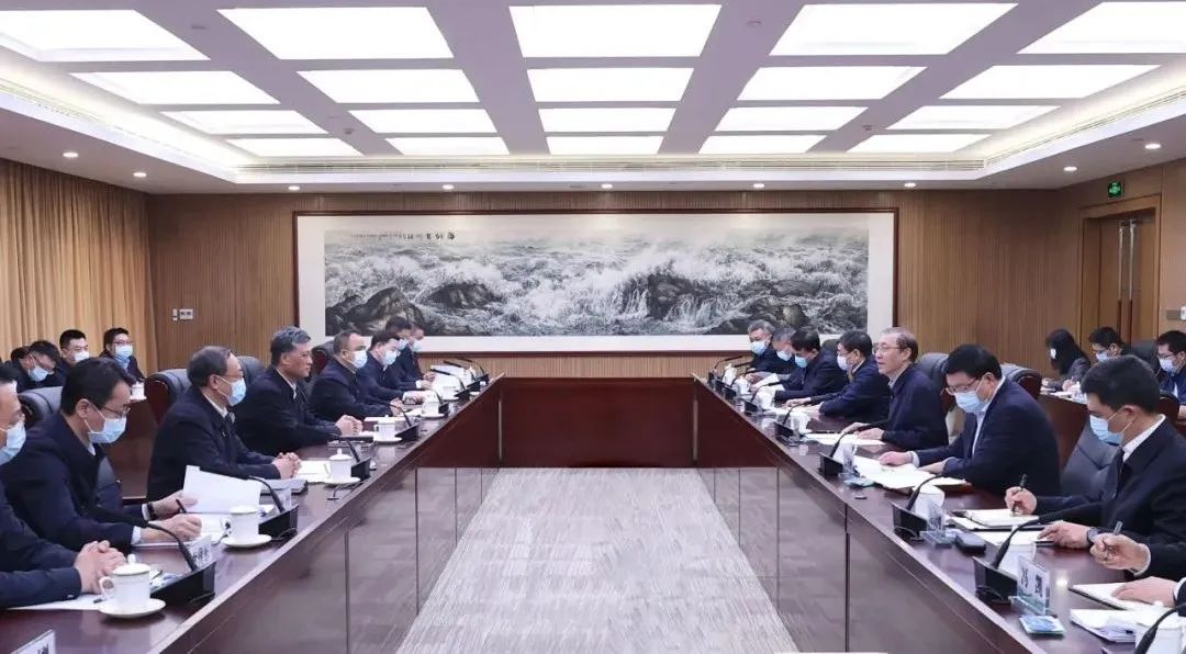 辛保安、張智剛與新疆維吾爾自治區(qū)、新疆生產(chǎn)建設(shè)兵團(tuán)領(lǐng)導(dǎo)會談