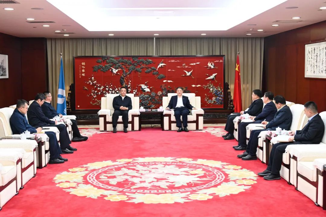 溫樞剛會(huì)見哈電集團(tuán)董事長、黨委書記曹志安