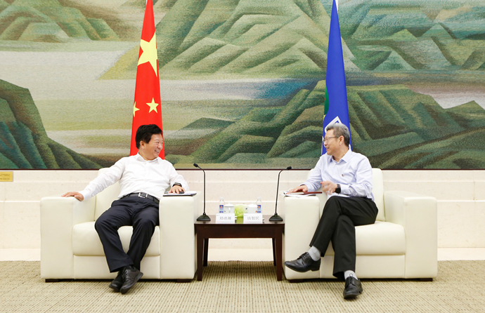 錢(qián)智民會(huì)見(jiàn)煙臺(tái)市委副書(shū)記、市長(zhǎng)鄭德雁