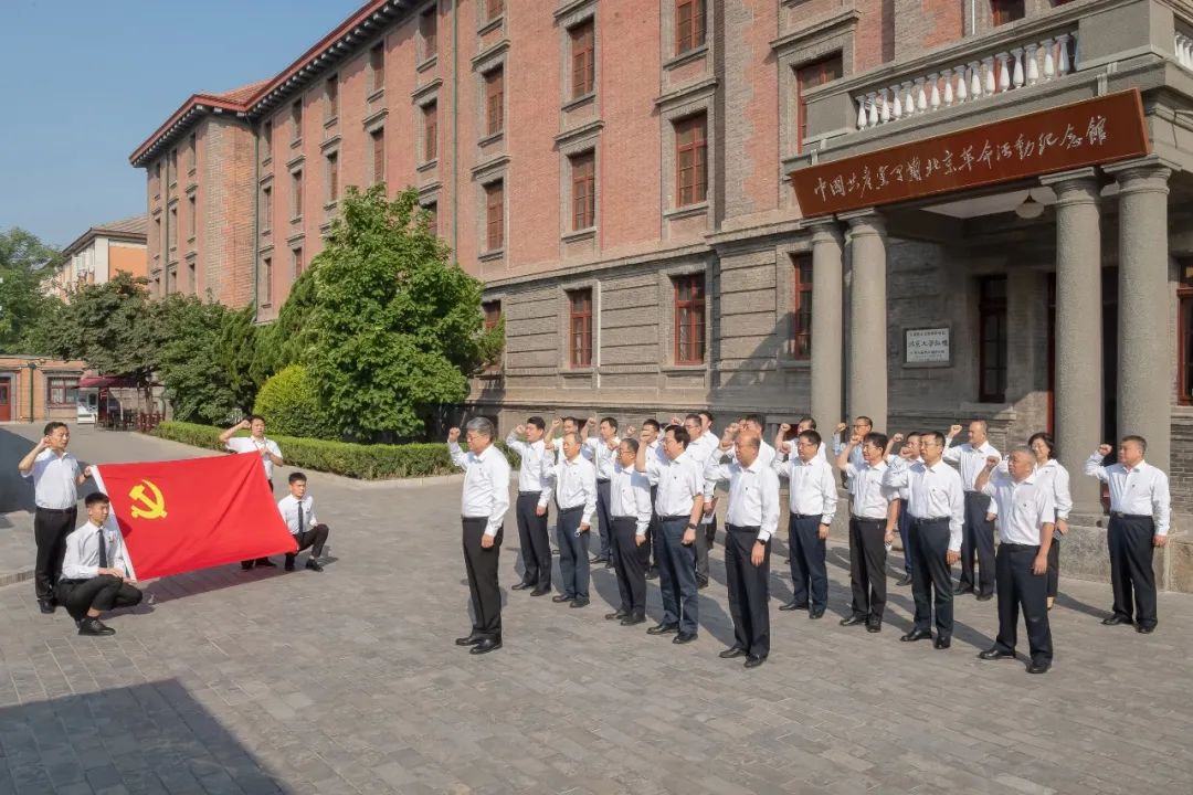 國家能源集團(tuán)黨組成員集體參觀學(xué)習(xí) “光輝偉業(yè)、紅色序章”主題展覽