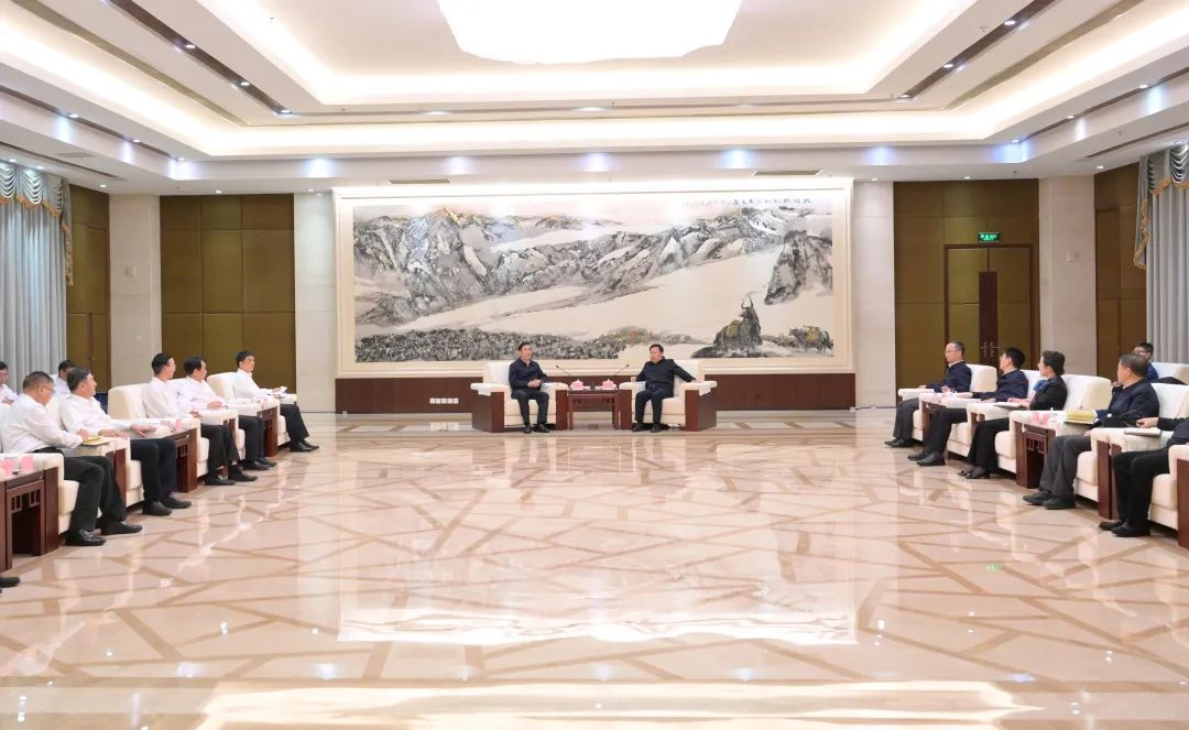 國家電網(wǎng)公司董事長、黨組書辛保安與四川省委書記王曉暉會談