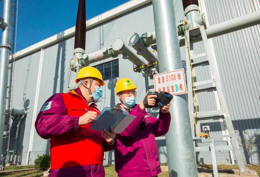寒潮來(lái)襲!上海電力職工開(kāi)展特巡900次，保障電力主網(wǎng)架以最佳狀態(tài)迎寒潮