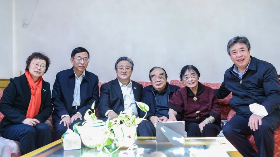 余劍鋒春節(jié)前夕看望慰問核工業(yè)老領(lǐng)導(dǎo)蔣心雄、陳肇博