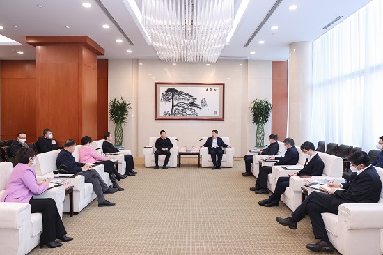 溫樞剛鄧建玲會見鄂爾多斯市委書記李理、市長杜匯良