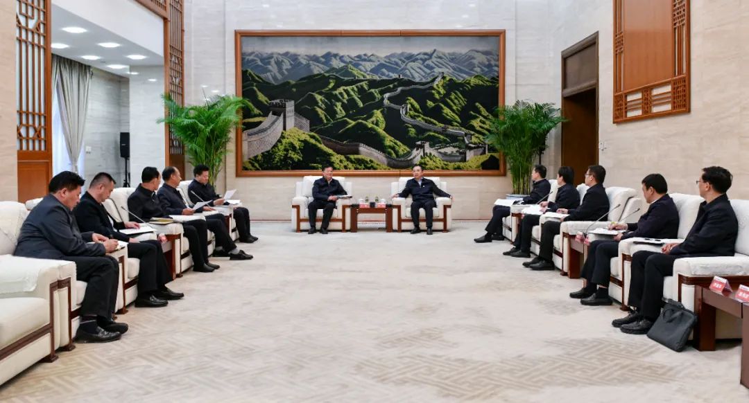 大唐集團(tuán)黨組書記、董事長(zhǎng)鄒磊與青海省海南州委書記呂剛、州長(zhǎng)尕瑪朋措會(huì)談