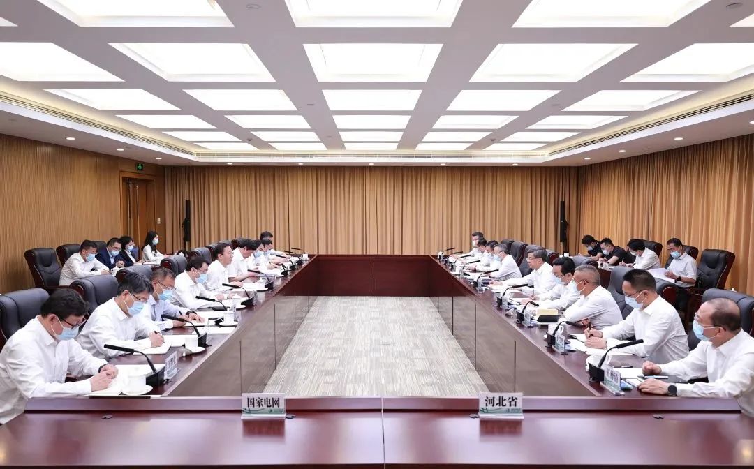 國家電網(wǎng)董事長辛保安、總經(jīng)理張智剛與河北省委書記倪岳峰會談