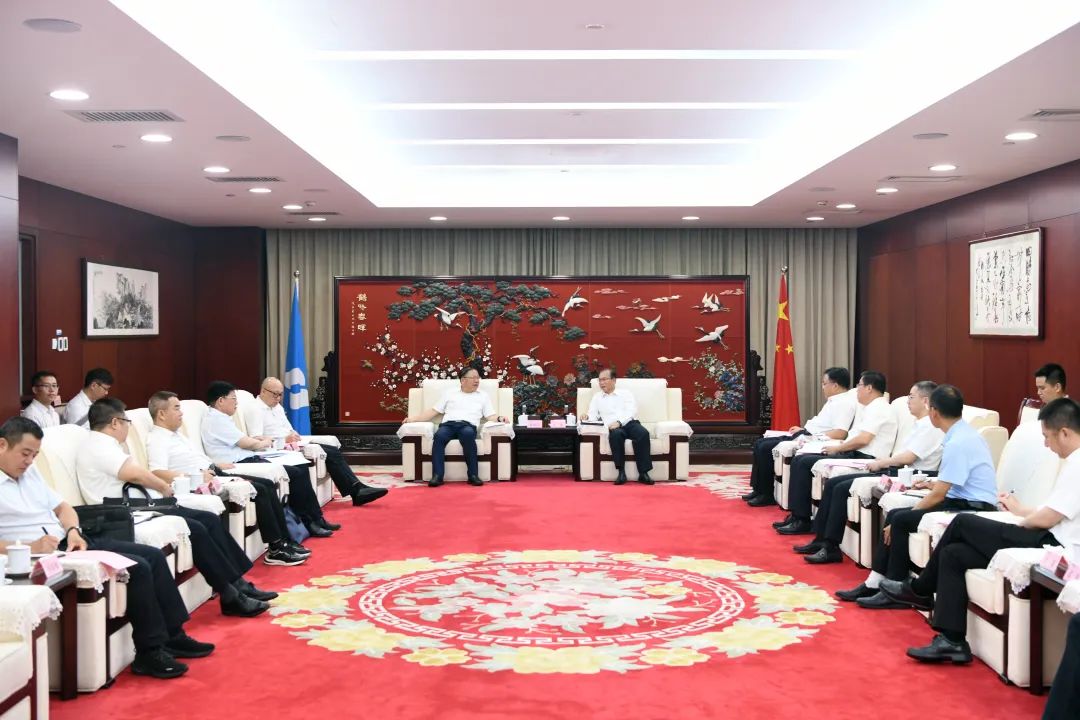 江毅與廣西壯族自治區(qū)人民政府黨組成員、國(guó)資委黨委書記秦如培舉行會(huì)談