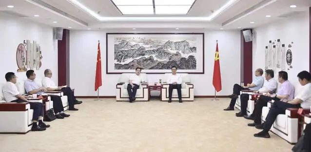漯河市委書記秦保強、市長黃鈁會見中國電建華中區(qū)總部黨委書記、總經(jīng)理蹇尚友一行