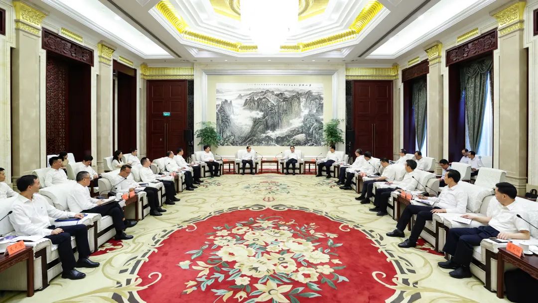 中國華電黨組書記、董事長江毅拜會(huì)貴州省委書記徐麟、省長李炳軍
