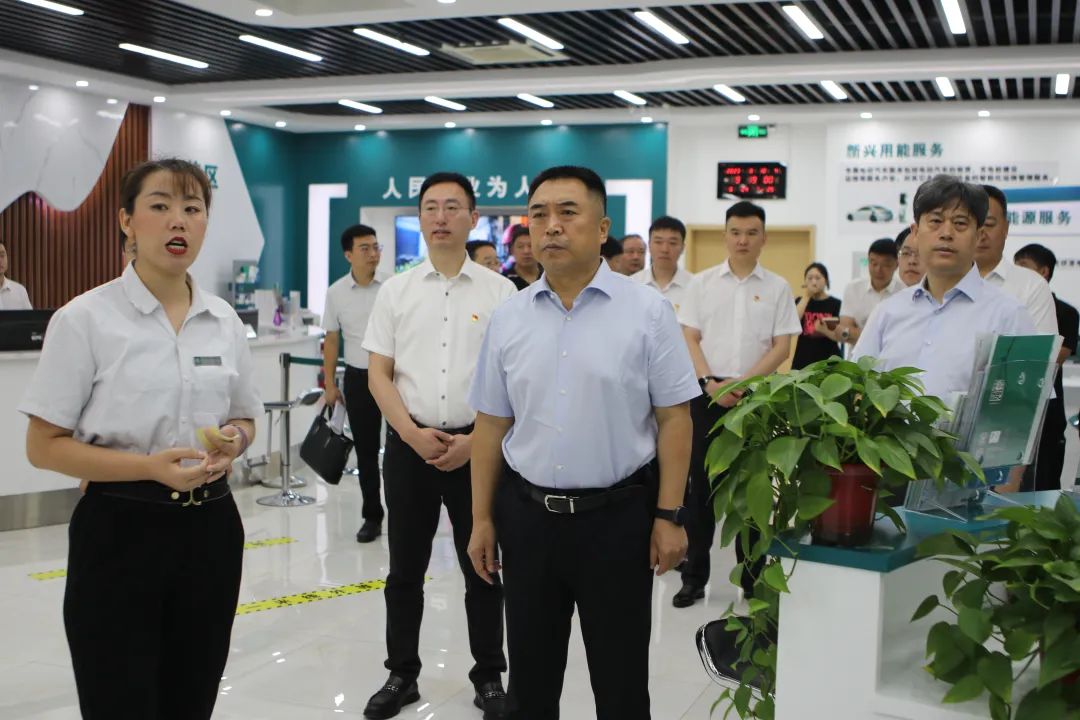 香河縣委書記梁寶杰、縣長李海濱調(diào)研國網(wǎng)香河縣供電公司重點工作