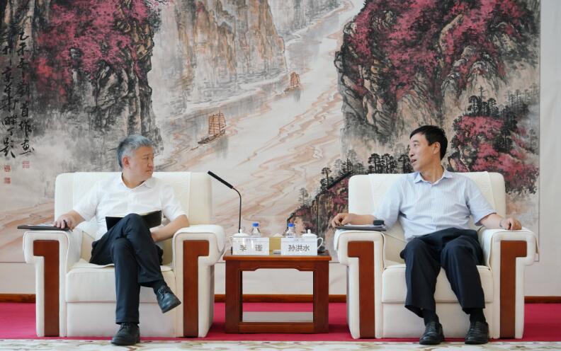 中國能建黨委副書記、總經(jīng)理孫洪水與重慶兩江投資集團(tuán)黨委書記、董事長李謹(jǐn)會(huì)談