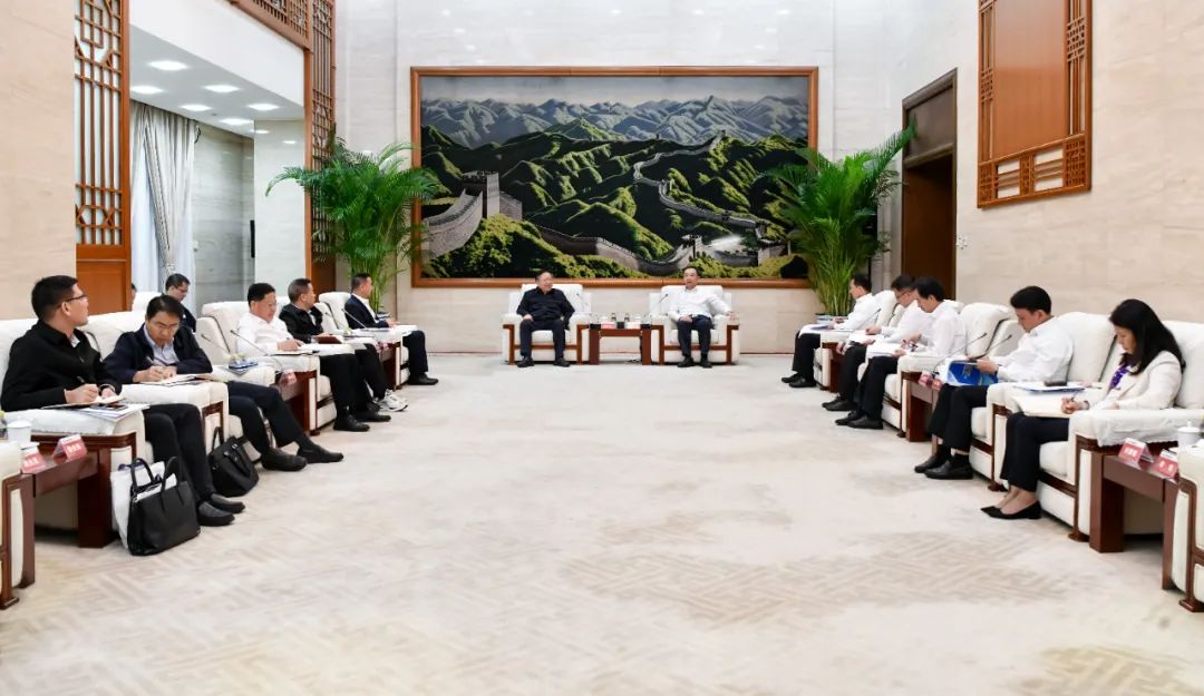 大唐集團(tuán)有限公司黨組書(shū)記、董事長(zhǎng)鄒磊與廣西壯族自治區(qū)國(guó)資委黨委書(shū)記秦如培會(huì)談