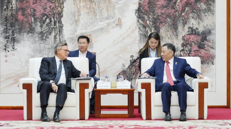 中國能建黨委書記、董事長宋海良與渣打集團(tuán)主席韋浩思會(huì)談