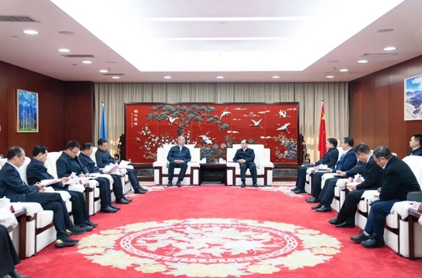 江毅會(huì)見(jiàn)陜西省人大常委會(huì)副主任、寶雞市委書(shū)記楊廣亭