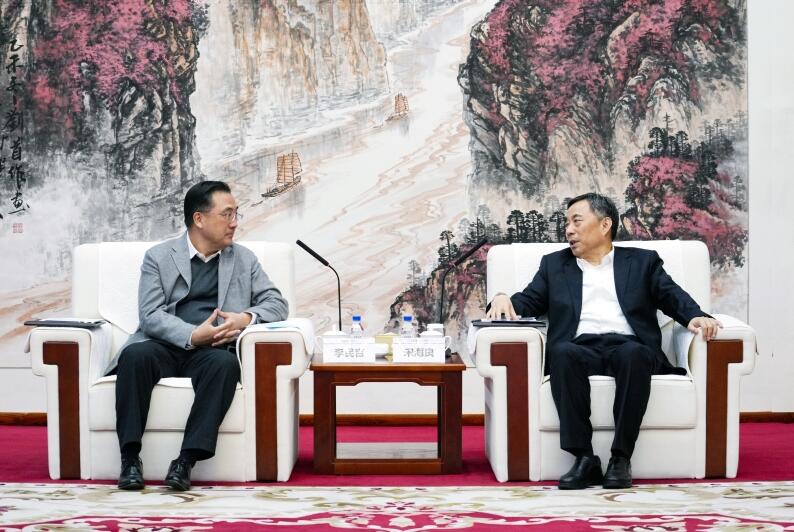 中國(guó)能建黨委書記、董事長(zhǎng)宋海良與華夏銀行黨委書記、董事長(zhǎng)李民吉會(huì)談