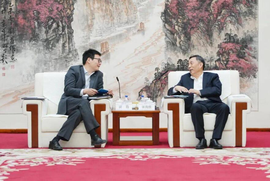 中國(guó)能建黨委書記、董事長(zhǎng)宋海良與上海電氣集團(tuán)黨委書記、董事長(zhǎng)吳磊會(huì)談