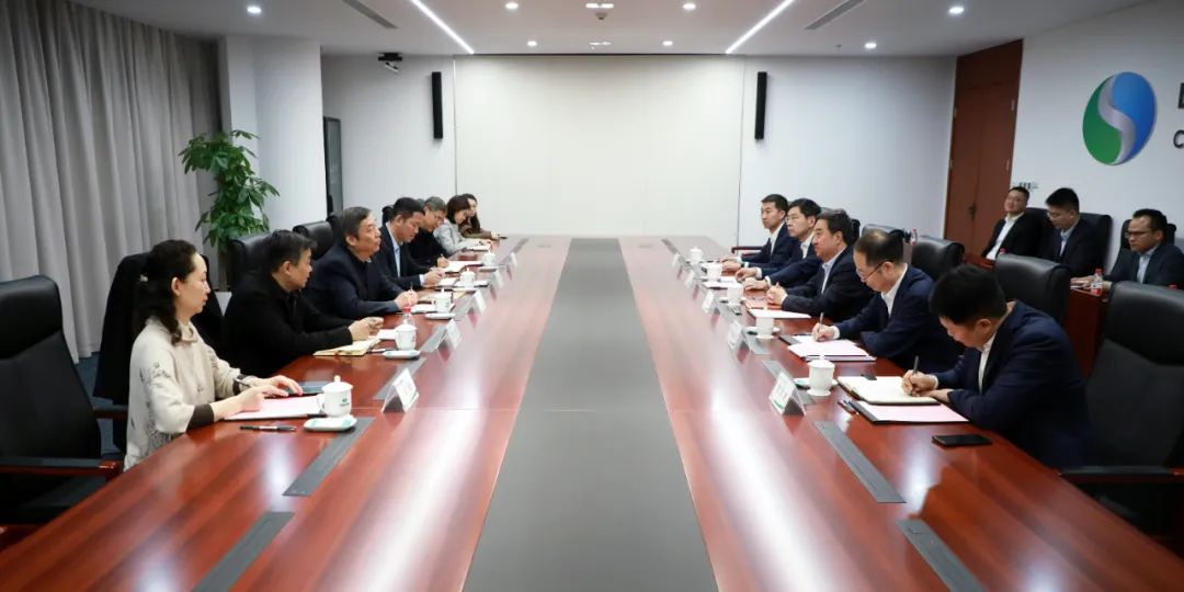中國(guó)電氣裝備黨委書記、董事長(zhǎng)白忠泉會(huì)見上海市經(jīng)濟(jì)和信息化委員會(huì)副主任戎之勤