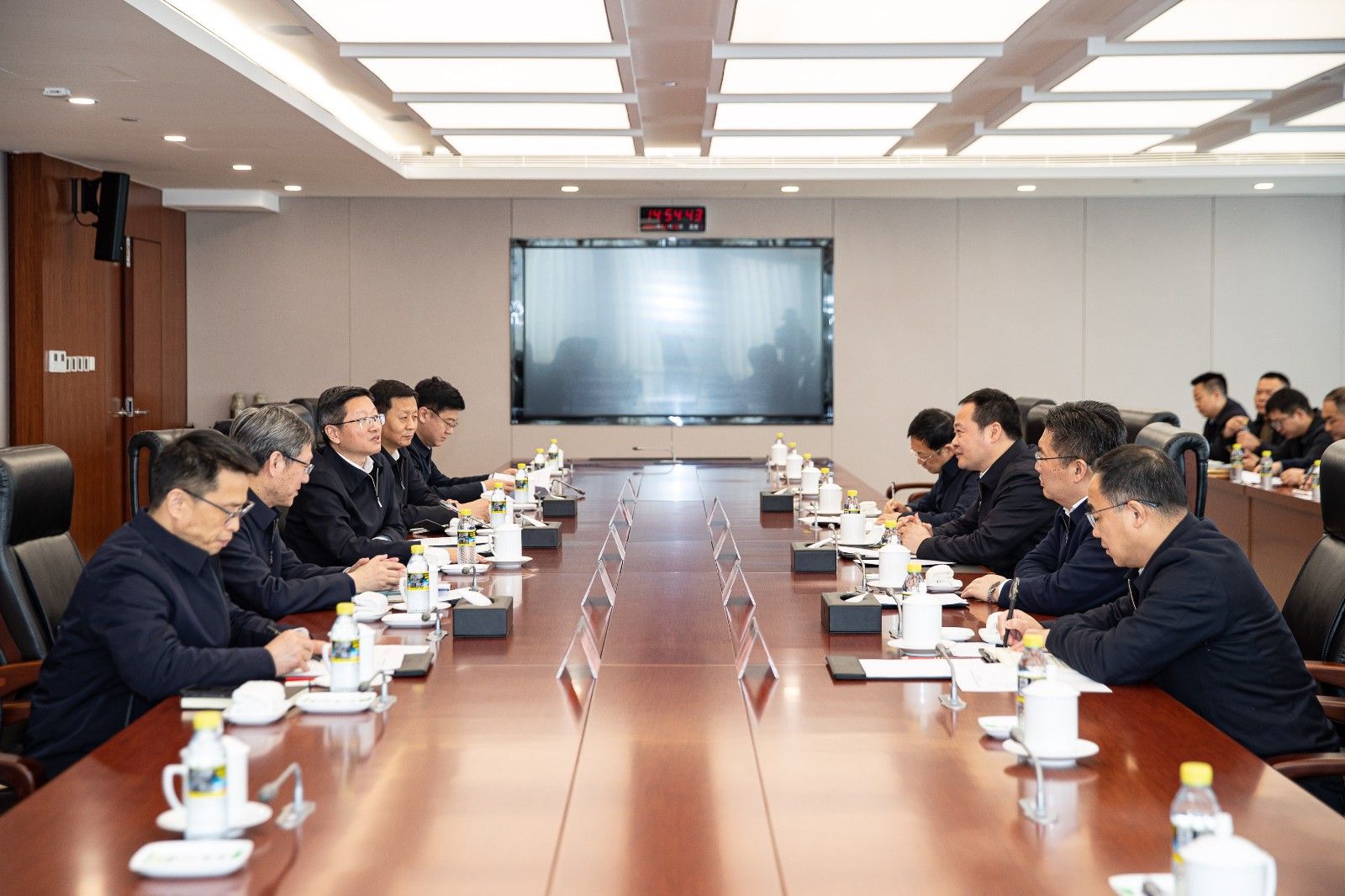 國家能源集團公司總經(jīng)理、黨組副書記余兵會見上饒市委書記陳云