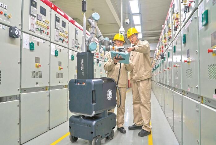 上海浦東供電公司變電站新型仿生機(jī)器人“浦?！? width=