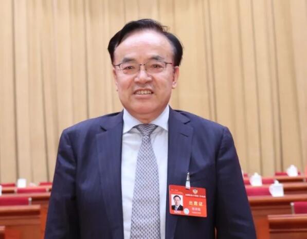 全國(guó)政協(xié)常委張來(lái)斌：系統(tǒng)思維引領(lǐng)能源轉(zhuǎn)型與安全，確?！半p碳”目標(biāo)順利實(shí)現(xiàn)