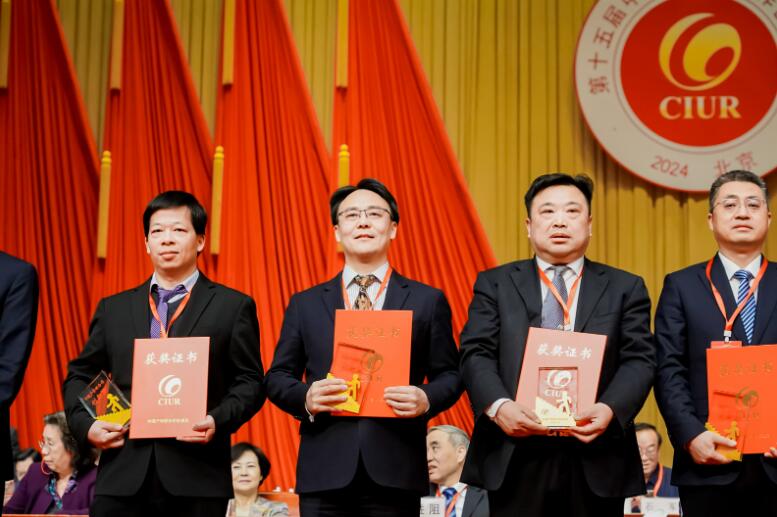 中國能建綠色建材公司黨委書記、董事長，綠色先進(jìn)材料研究院院長蔣洋榮獲“2023年中國產(chǎn)學(xué)研合作創(chuàng)新獎”