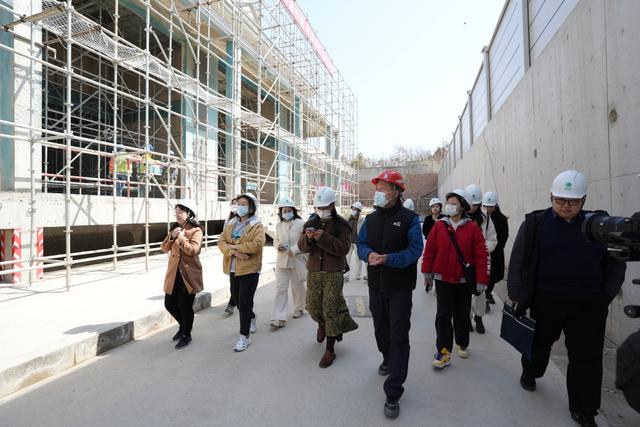 國網青島供電公司舉行500千伏島城輸變電工程建設施工現(xiàn)場“電網開放日”活動