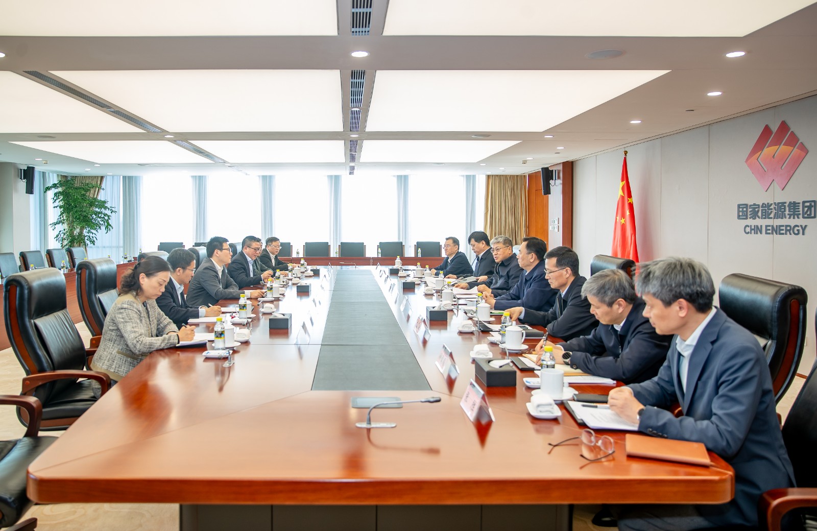 國家能源集團黨組書記、董事長劉國躍會見上海電氣集團黨委書記、董事長吳磊