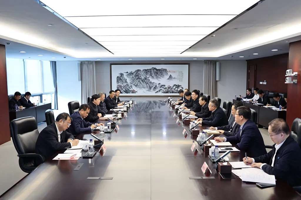 華電集團董事長江毅、總經(jīng)理葉向東與國家電網(wǎng)董事長、黨組書記張智剛會談