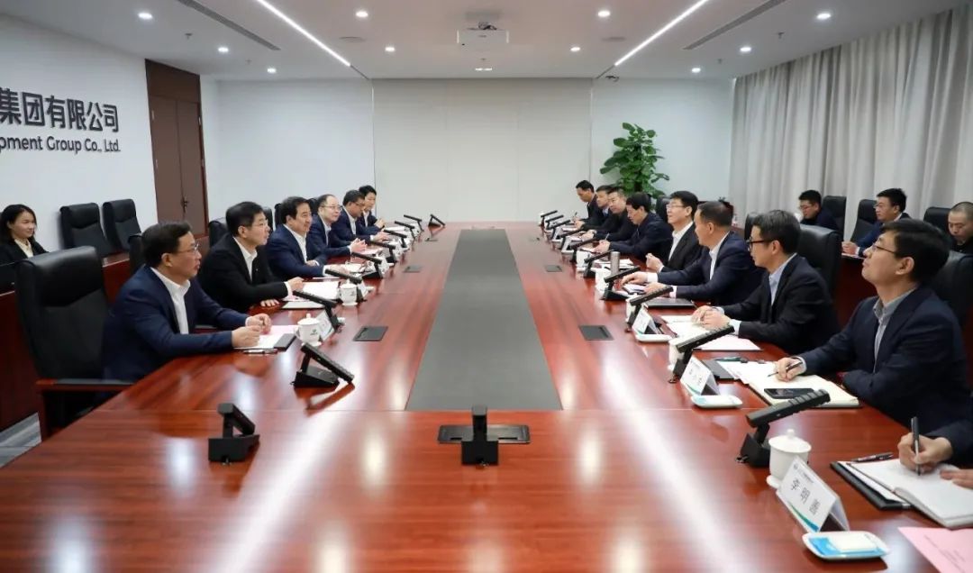 中國電氣裝備黨委書記、董事長白忠泉會見甘肅電氣集團(tuán)董事長劉萬祥、天水市副市長胡志勇