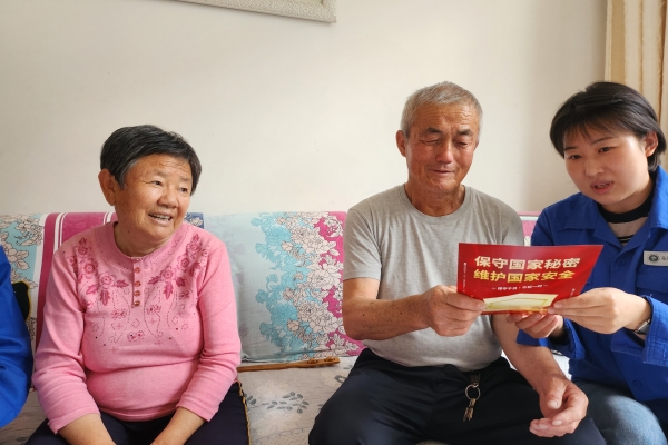 內(nèi)蒙古電力公司烏海千里山供電公司黨支部、工會(huì)、團(tuán)支部（青工委）開(kāi)展“蒙電愛(ài)心光明行”保密宣傳活動(dòng)