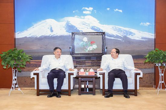華能集團(tuán)有限公司黨組書記、董事長溫樞剛拜會克州黨委書記王學(xué)東