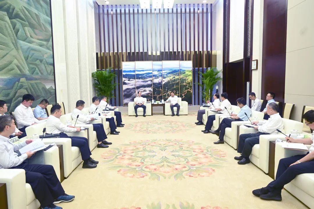 中國電建黨委書記、董事長丁焰章與國家電投黨組書記、董事長劉明勝會談