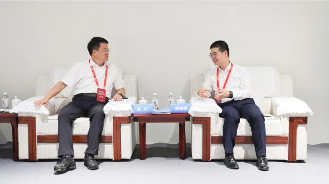 吳云與中國科學(xué)院院士、中國氫能聯(lián)盟戰(zhàn)略指導(dǎo)