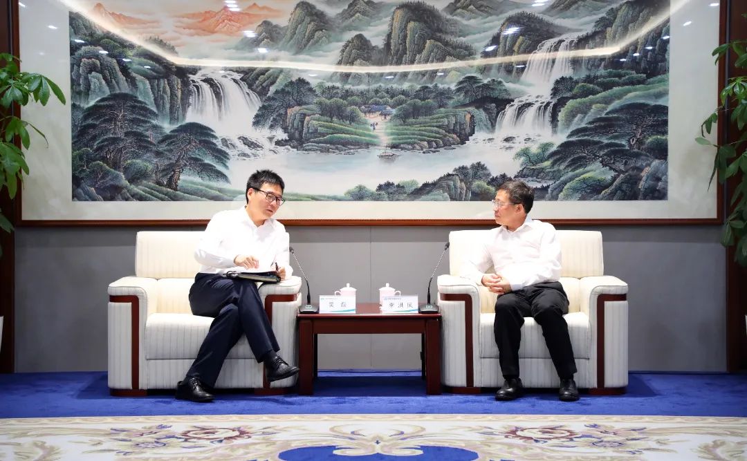 中國電氣裝備黨委書記、董事長李洪鳳會見上海電氣集團(tuán)黨委書記、董事長吳磊