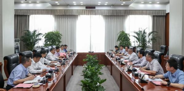 中核集團(tuán)黨組書記、董事長余劍鋒會見山東大學(xué)黨委書記任友群一行