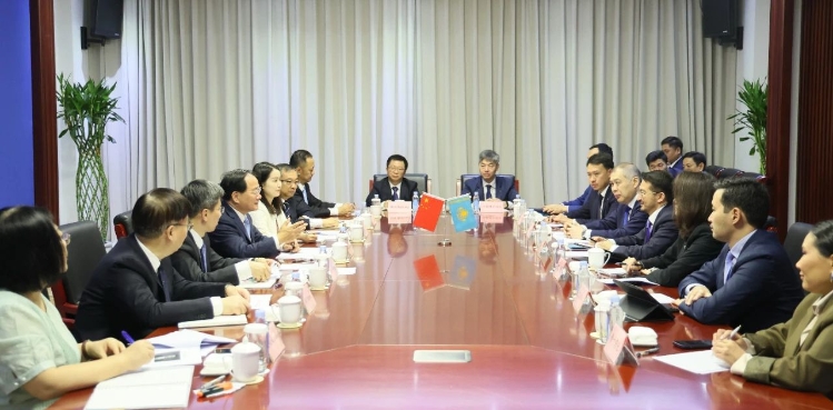 金壯龍會見哈薩克斯坦數(shù)字發(fā)展、創(chuàng)新和航空航天工業(yè)部部長扎斯蘭·馬季耶夫