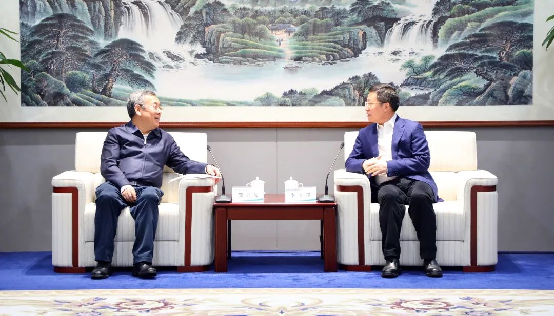 中國電氣裝備黨委書記、董事長李洪鳳會見國家開發(fā)銀行戰(zhàn)略客戶部總經理邵立波