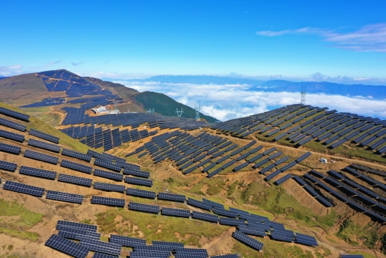 云南昭通羊窩頭、八棵樹光伏項目135兆瓦全容量并網(wǎng)發(fā)電