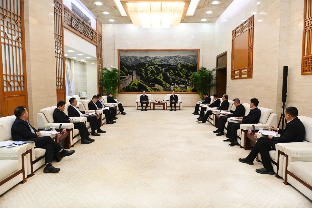 大唐集團(tuán)黨組書記、董事長(zhǎng)鄒磊與中國(guó)電建黨委書記、董事長(zhǎng)丁焰章會(huì)談