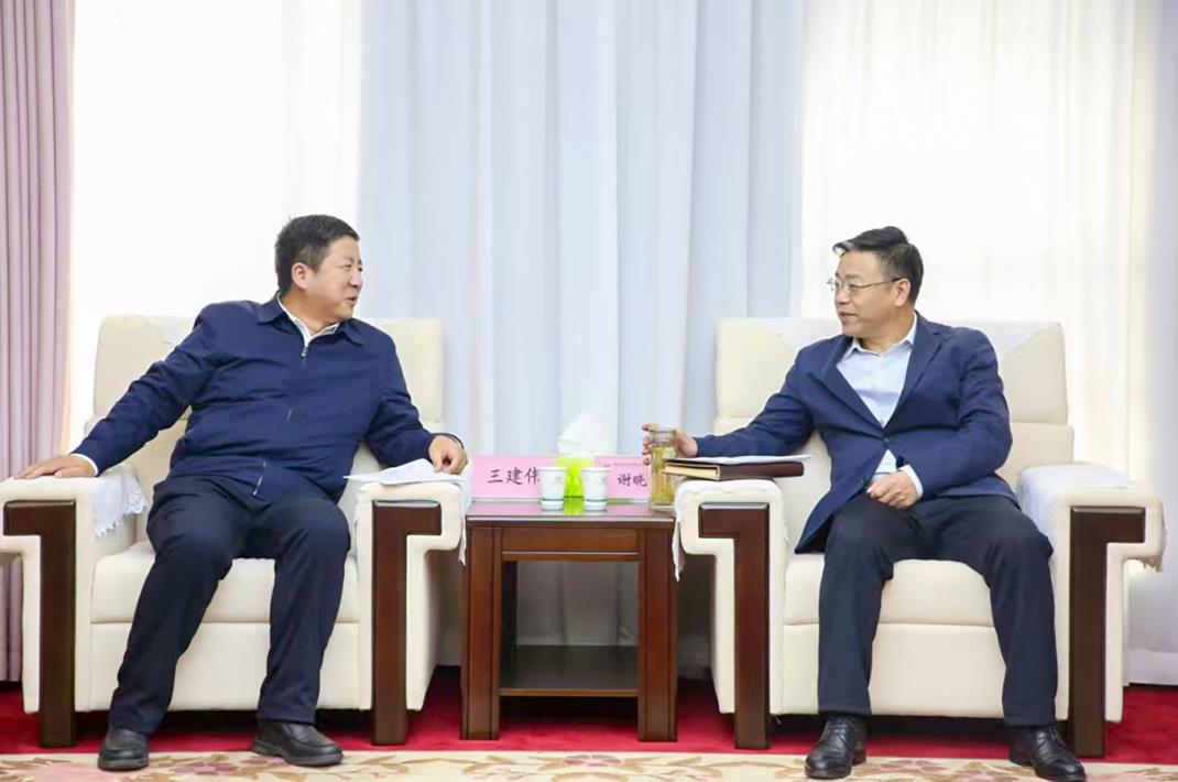 大唐甘肅公司黨委書記、董事長王建偉與甘肅能化集團黨委書記、董事長謝曉鋒會談
